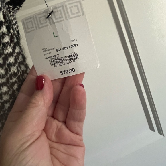 Liz Claiborne Black And White Patchwork Look
Woman's L Short Sleeve Sweater - Picture 5 of 9